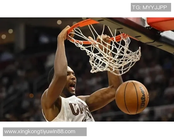 小莫布里首秀表现亮眼18分钟内贡献12分6板2助助力球队胜利