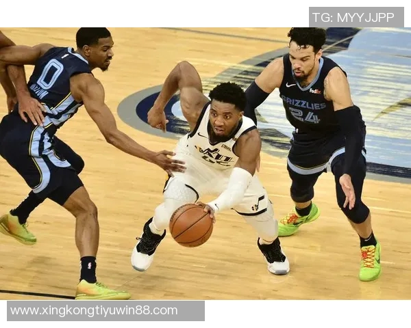 米切尔短暂出场表现平平18分钟内仅得7分助攻两次